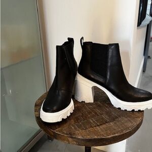 Sorel Black and White Ankle Boots